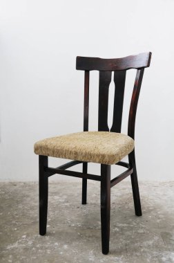 Restorasyon sonrası eski sandalye.