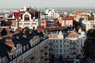 Kiev şehrinin orta kesiminin çatılarında üst görünüm