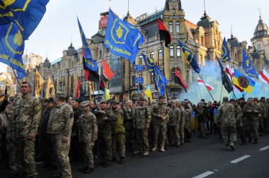 Ukrayna Günü Savunucusu Kiev merkezinde ulusal kolordu bir müfreze.