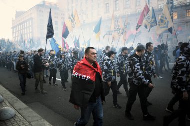 Ukrayna Günü Savunucusu Kiev merkezinde ulusal kolordu bir müfreze.