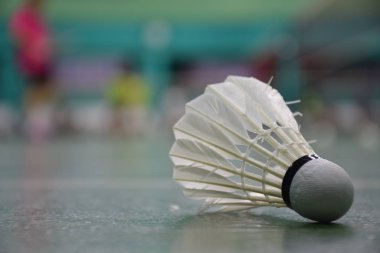 Tuğla duvarlar ile yuvarlak kenarlı, eski beyaz, vintage, tuğla arasında birçok siyah yivli.