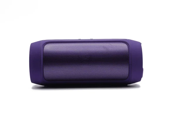 Alto-falante portátil roxo sem fio ou Bluetooth para conexão a — Fotografia de Stock