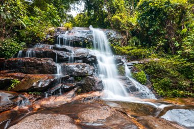 Monthathan Şelalesi, doğal bir destinasyon turizm yeri