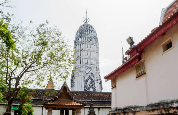 Vista de Wat Phutthaisawan que es el templo Buddhist antiguo en el parque histórico de Ayutthaya, provincia de Ayutthaya, Tailandia . — Foto de Stock