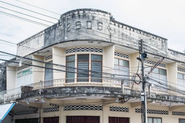 Songkhla, Tayland - 6 Ağustos 2017; Gün boyunca Nang Ngam road güzel görünümü eski bina. Burada Songkhla eyaletinin tarihi yer, Tayland güney kesiminde.