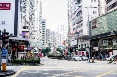 Hong Kong - 11 Aralık 2016: Hong Kong karayolu trafiğinin görünümü