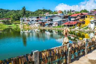 Kanchanaburi, Tayland - 13 Aralık 2017: Güzel E-Thong köyü manzarası, Pilok,Thong Pha Phum Ulusal Parkı, Kanchanaburi eyaleti, Tayland.