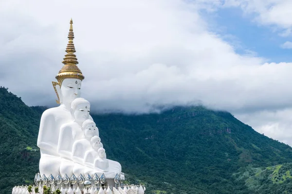 Der ikonische Hot-Spots-Blick auf wat pha sorn kaew, buddhistischer Mönch — Stockfoto