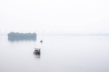 Zhejiang, Çin - 20 Mayıs 2019: Sabah batı gölünün görünümü