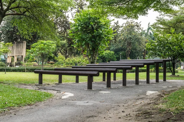 Thonburirom park, bekannt als suan thon, der erste öffentliche Park in der Stadt — Stockfoto