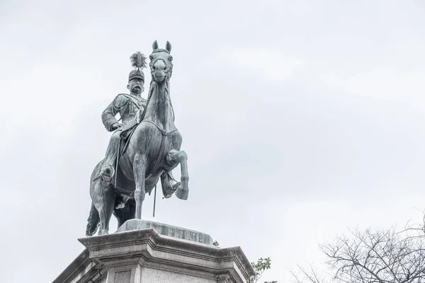 Токио, Япония - 17 марта 2019 года: Вид на памятник Императору — стоковое фото