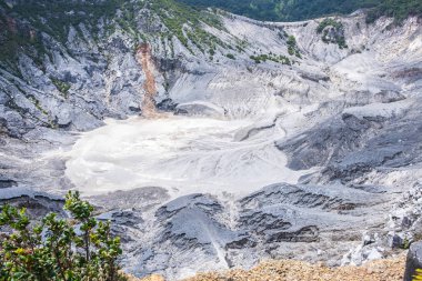 Tangkuban Perahu manzarası, bir stratovolcano 30 cit kuzeyinde km