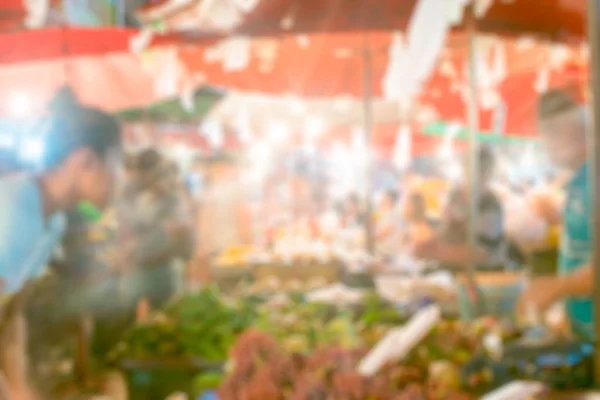 Chiangmai eyaletinde Kad Luang gece pazarında Geleneksel sokak gıdaları Bulanık arka plan, Tayland. — Stok fotoğraf