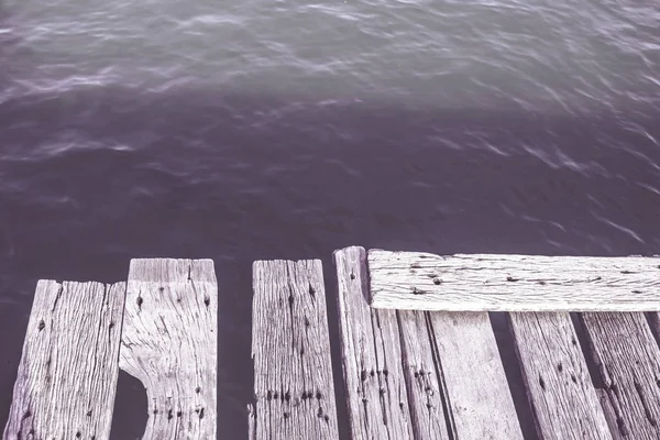 Ahşap rıhtım iskelesinin retro arka planı