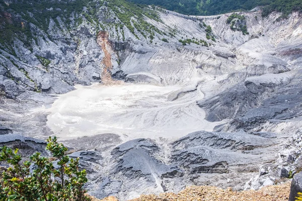 Tangkuban Perahu manzarası, bir stratovolcano 30 cit kuzeyinde km