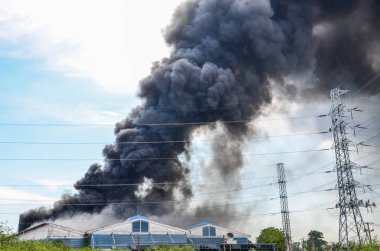 Tayland 'da yangın ve fabrika dumanı