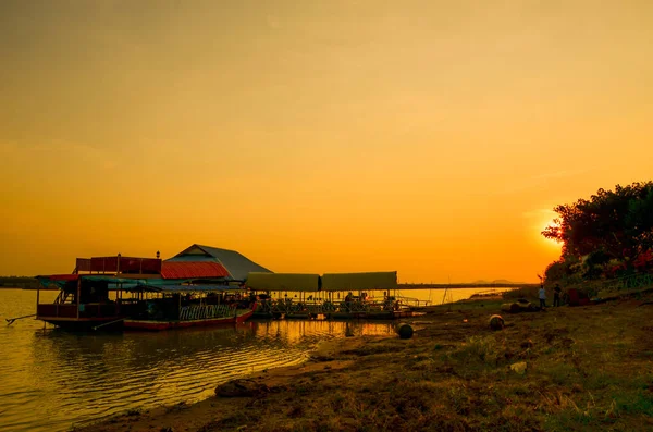 Barco Pantano Sobre Fondo Del Atardecer — Foto de Stock