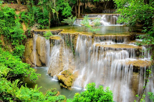 Wodospad Huay Mae Khamin Tropikalnym Lesie Parku Narodowego Tajlandia — Zdjęcie stockowe
