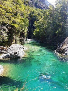 Trekking 4 saat sonra ulaştı maceracı bir hedef. Orada sığınak ve burada kalmak olabilir kamp alanları