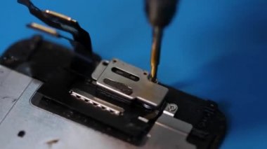 closeup tamirci hoparlör ve ön-dış yüzey fotoğraf makinesi düz kablo iphone corpus kaldırır