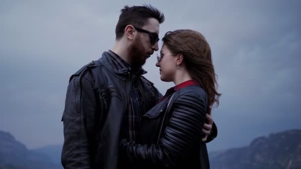 Woman Hugging Handsome Bearded Man Black Jacket Hill Silhouettes Windy — Stock Video