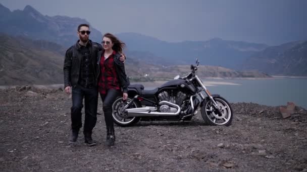 Bearded Guy Embraces Pretty Girl Shirt Jacket Wandering Motorcycle Lake — Stock Video