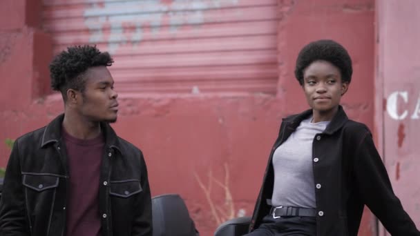 African-American man near young woman sitting on cabriolet — Stock Video