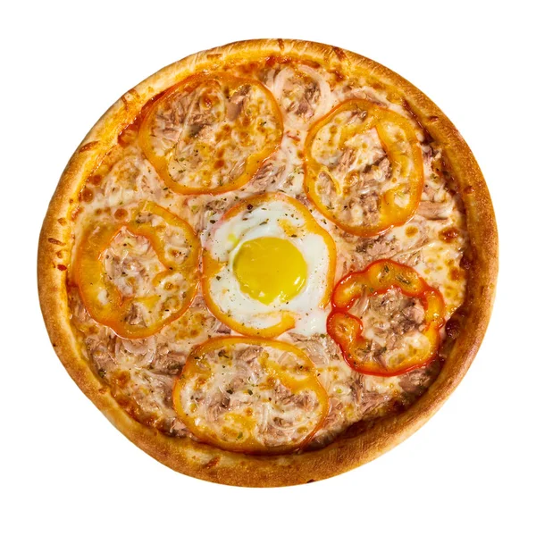 Pizza mit Ei auf weißem Hintergrund. isolieren — Stockfoto