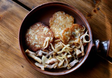 patates gözlemesi pastırma ve soğan ile