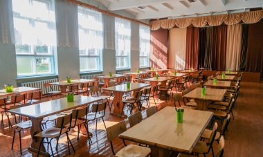 okul kantin. Masa ve sandalyeler