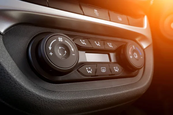 Panneau de contrôle climatique close-up. intérieur de voiture de luxe — Photo