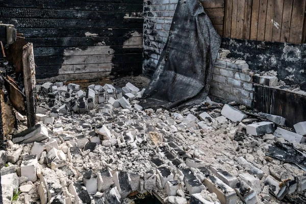 Руйнування після пожежі в будинку — стокове фото