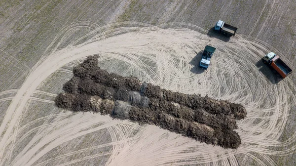 Pole s organickými hnojivy letecká fotografie Drone. Zemědělství — Stock fotografie