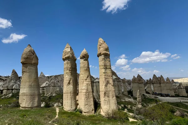 Gürcistan'da taş sütunların panoraması