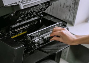 lazer yazıcıda kartuş değiştirme