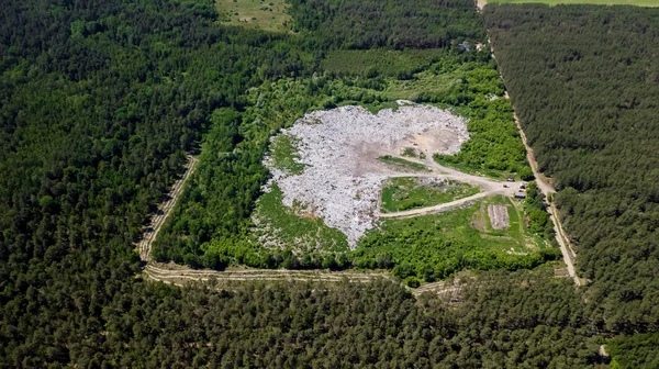 Letecký pohled na skládku z vrcholu dronu — Stock fotografie