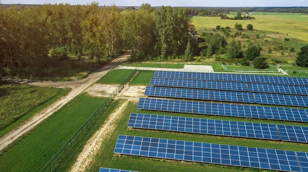 Fazenda solar, painéis solares do ai — Fotografia de Stock