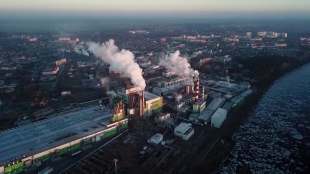 Panoramy Przedsiębiorstwa Przemysłowego Dym Rur Błękitne Niebo — Wideo stockowe