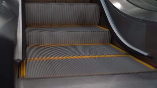 Rolltreppe Aus Nächster Nähe — Stockvideo