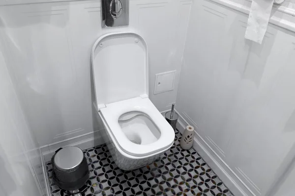 现代化旅馆里的厕所特写 — 图库照片