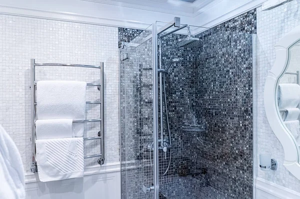 Modern Fürdőszoba Zuhanyzóval — Stock Fotó