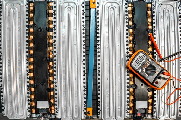 elektrikli araba aküsü üst görünümü