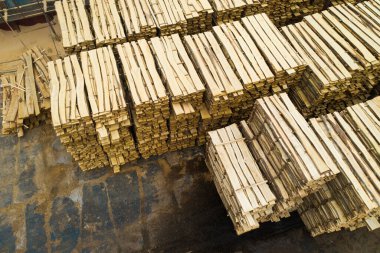 Stok üstü görünümünde bitirilmiş paletler.