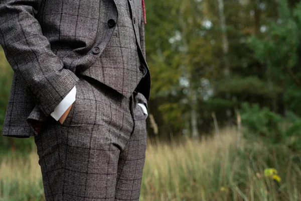 Close Mãos Nos Bolsos Suas Calças Homem Elegante — Fotografia de Stock