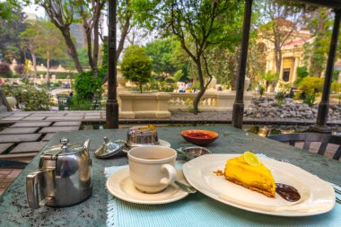 Düşler Bahçesi'nde Çay Saati