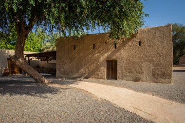 Al Qattara Oasis eski yenilenmiş arap binası