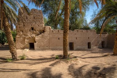 Al Qattara Oasis eski kısmen yenilenmiş arap fort