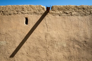 Al Qattara Oas küçük pencere ve önde gelen geleneksel oluk