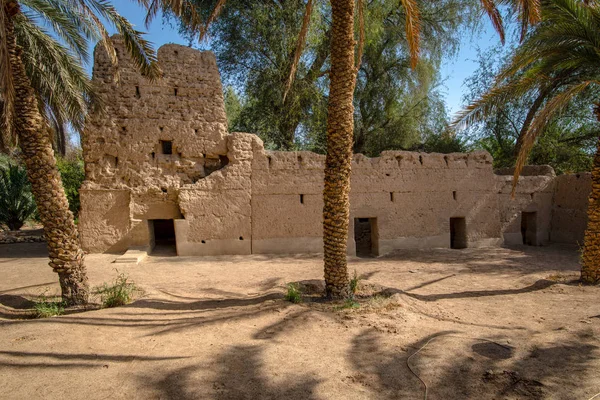 Al Qattara Oasis eski kısmen yenilenmiş arap fort