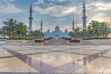 Af sonunda Abu Dabi Ulu Camii eksenel görünümü